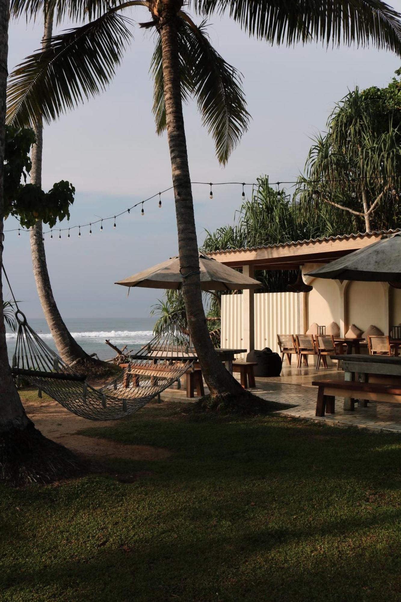 Hotel Swell Shacks à Matara Extérieur photo